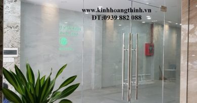 cửa hàng kính cường lực