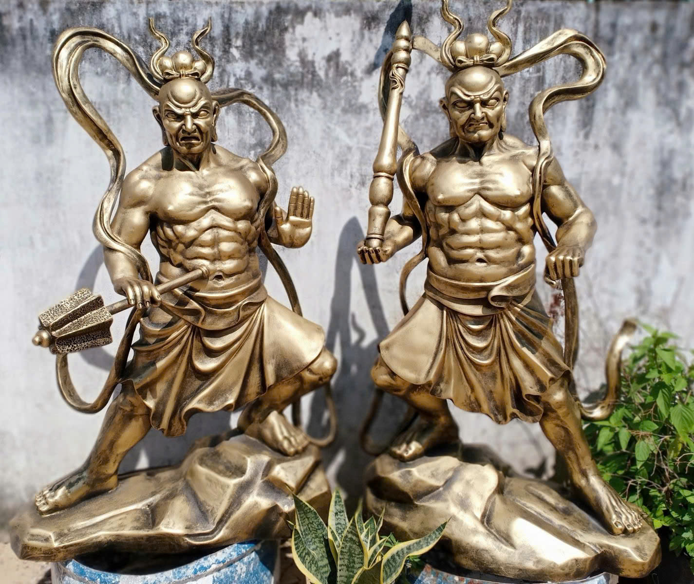 tượng thần hộ pháp kim cang