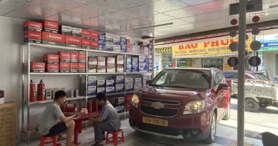 Thay bình ắc quy xe ô tô tại nhà